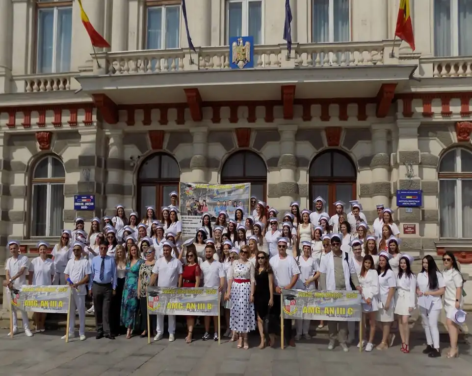 colegiul mihai eminescu postliceal