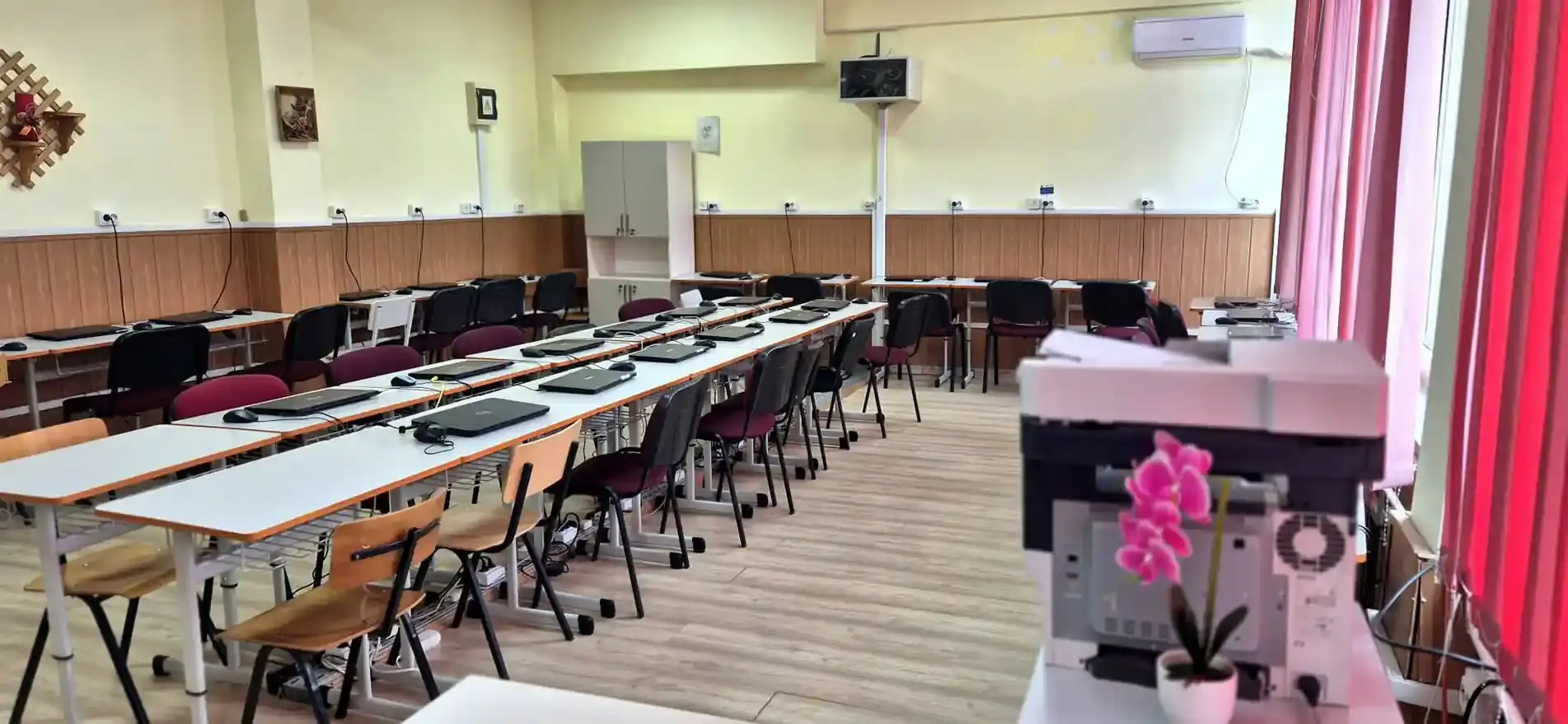 Colegiul Mihai Eminescu interior info Colegiul Mihai Eminescu interior info